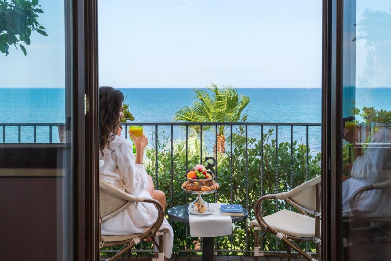 Hotel Lido Degli Scogli โครโตเน ภายนอก รูปภาพ