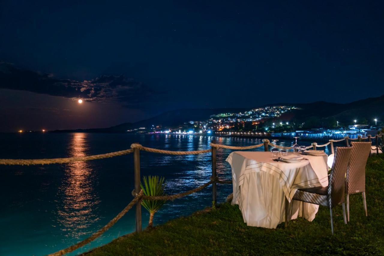 Hotel Lido Degli Scogli โครโตเน ภายนอก รูปภาพ