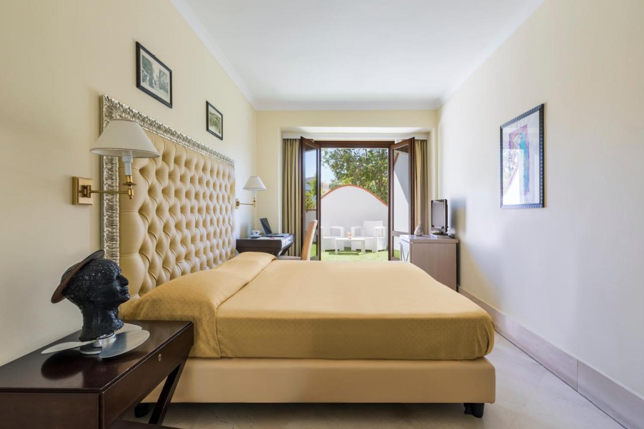 Hotel Lido Degli Scogli โครโตเน ภายนอก รูปภาพ