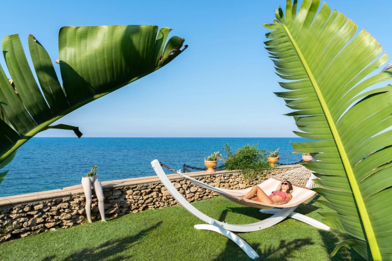 Hotel Lido Degli Scogli โครโตเน ภายนอก รูปภาพ